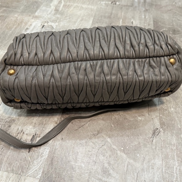 Price firm! Miu Miu large Gray quilted Leather Vitello Womens 2way Bag crossbody - Picture 12 of 13